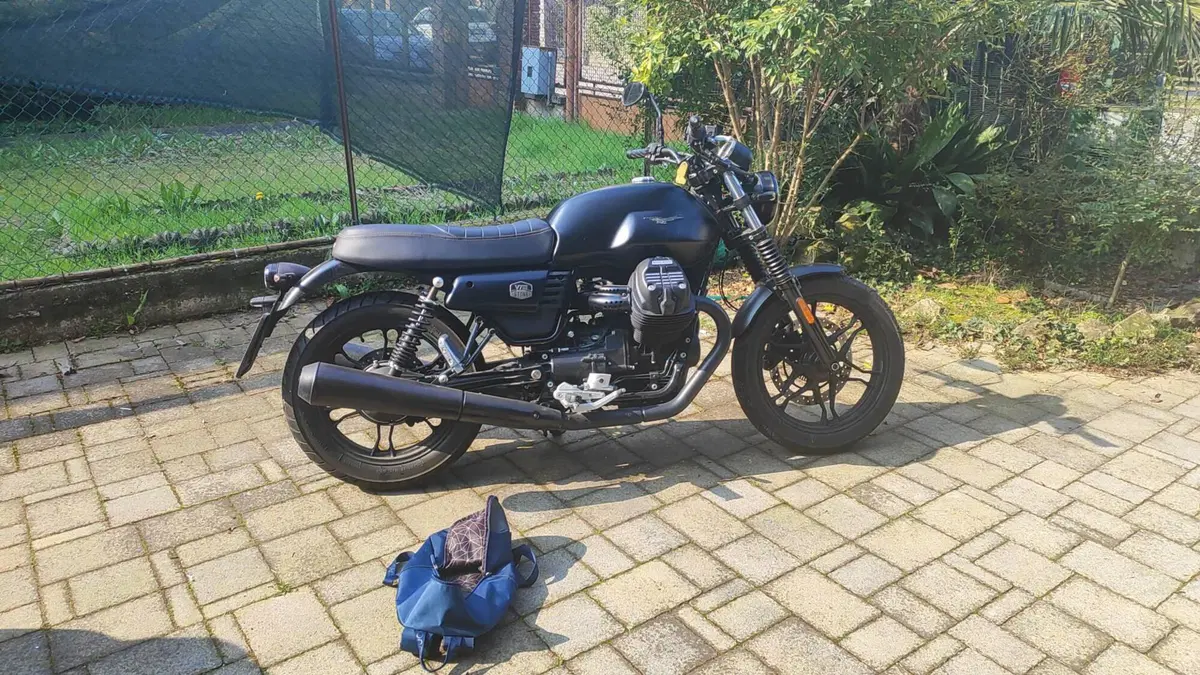 Moto Guzzi V7 III Stone Night Pack (2019 - 20) (7)