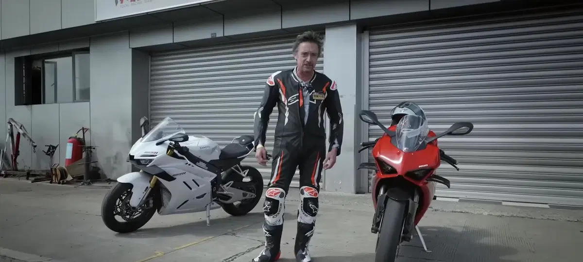 ZXMoto 820RR vs Ducati Panigale V2: Richard Hammond ha fatto la 'comparativa' e... [VIDEO]