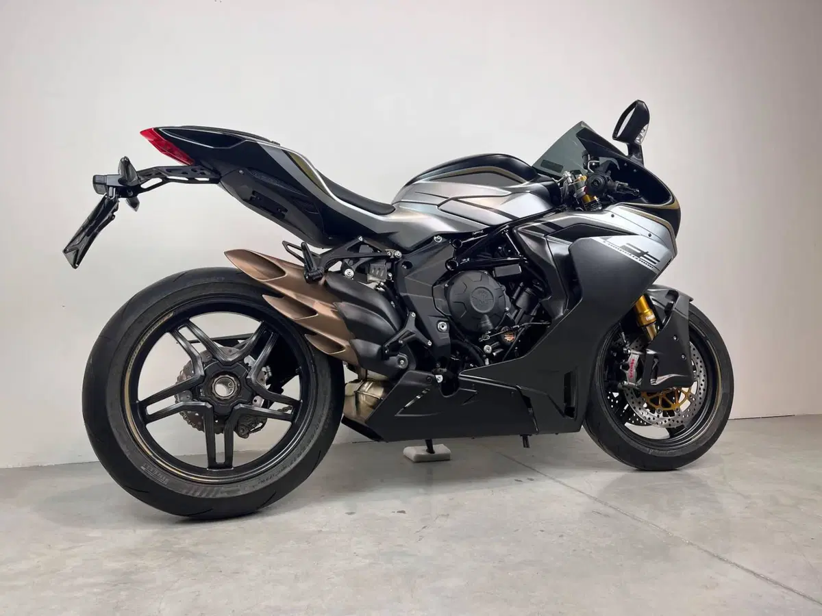 MV Agusta F3 800 Competizione (2025 - 26) (2)