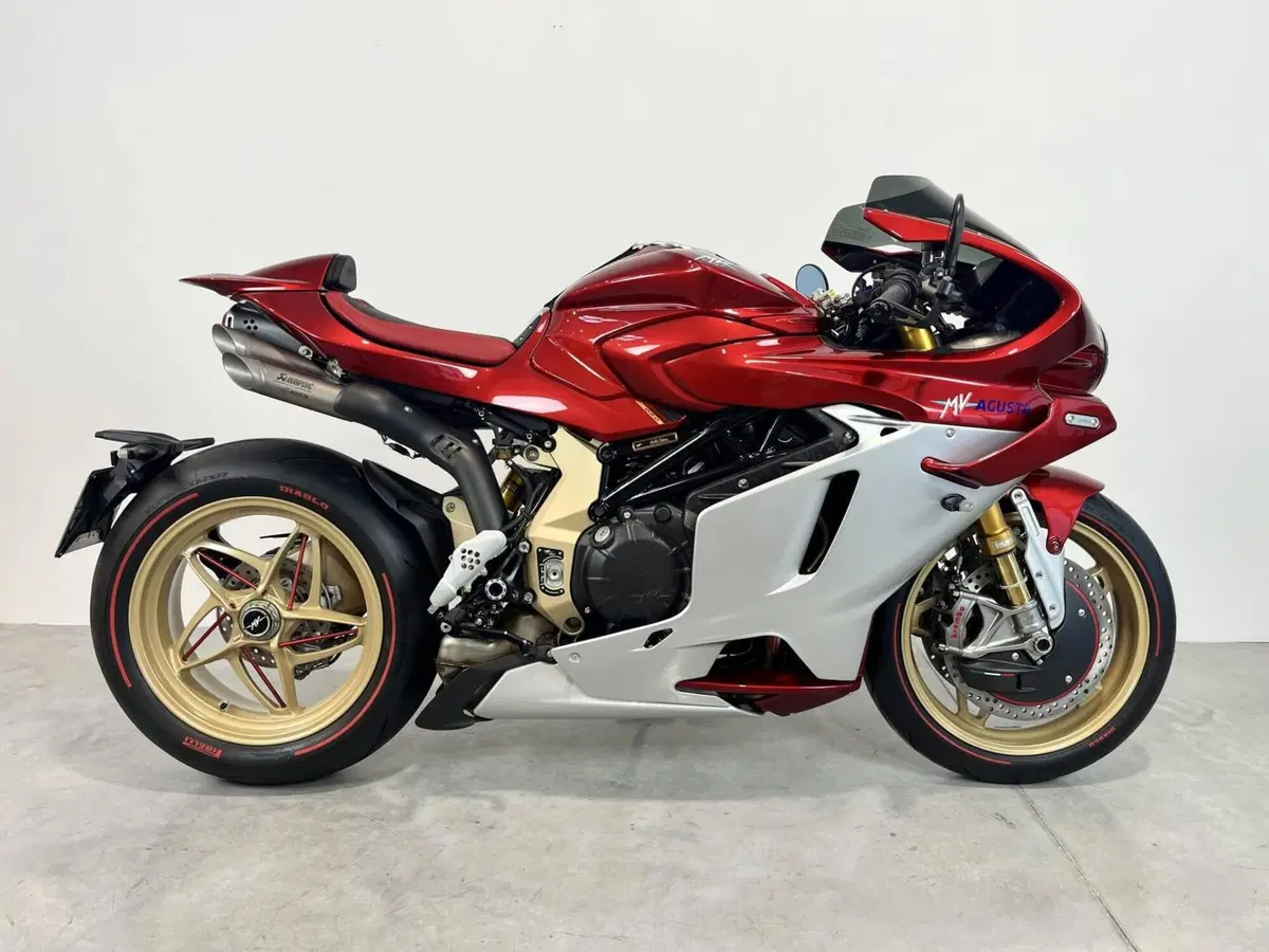 MV Agusta Superveloce 1000 Serie Oro (2024 - 26) (3)