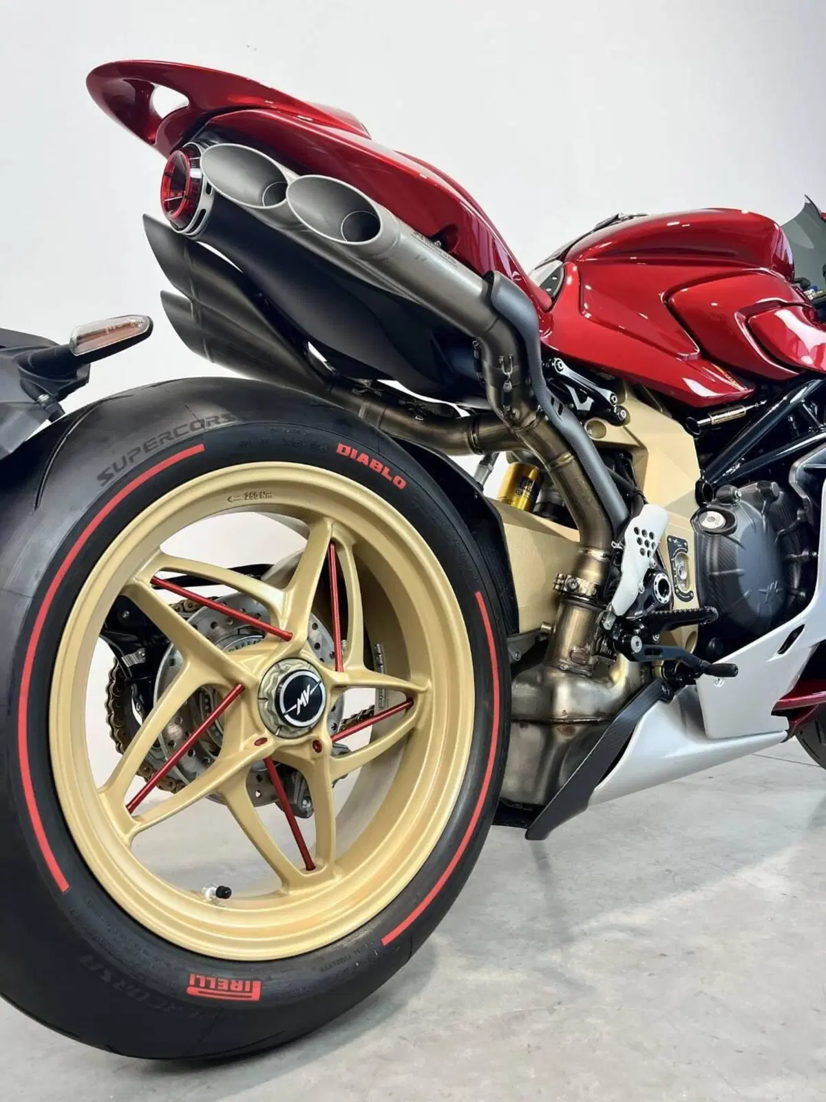 MV Agusta Superveloce 1000 Serie Oro (2024 - 26) (9)