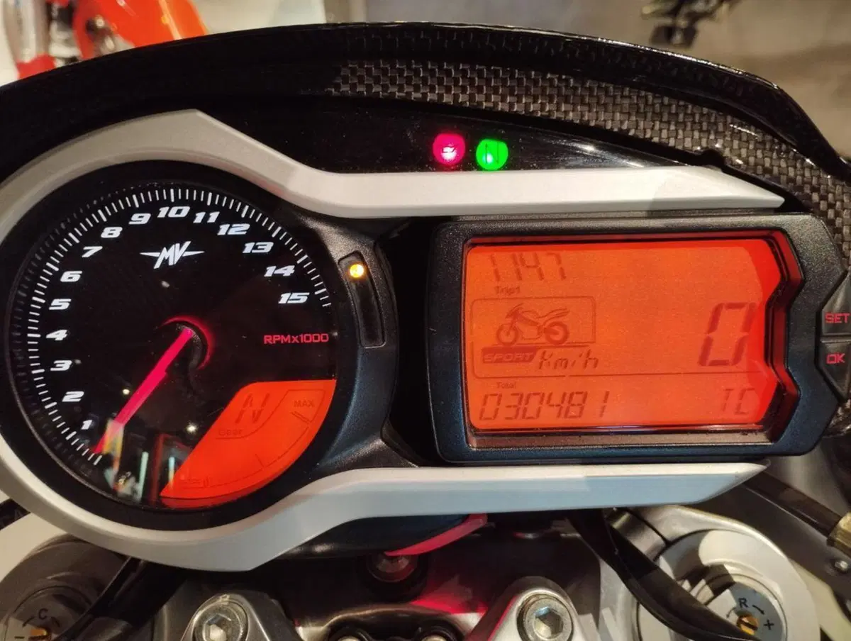 MV Agusta Brutale 990 R (2009 - 12) (6)