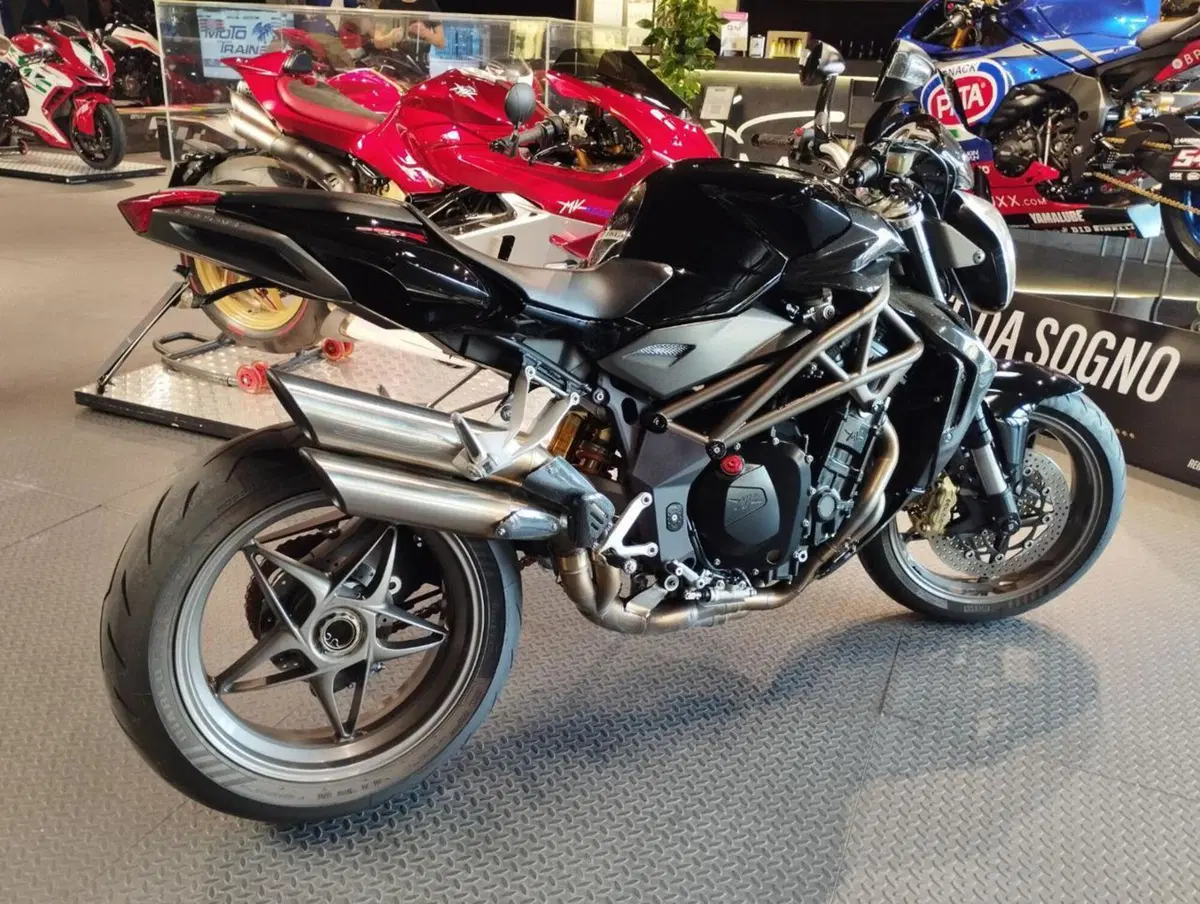 MV Agusta Brutale 990 R (2009 - 12) (4)