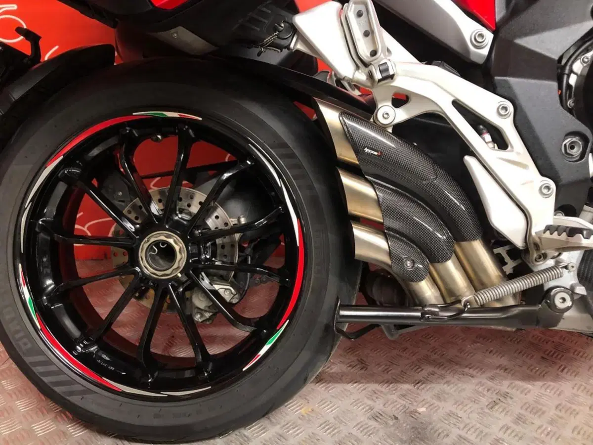 MV Agusta Turismo Veloce 800 Lusso (2014 - 16) (6)