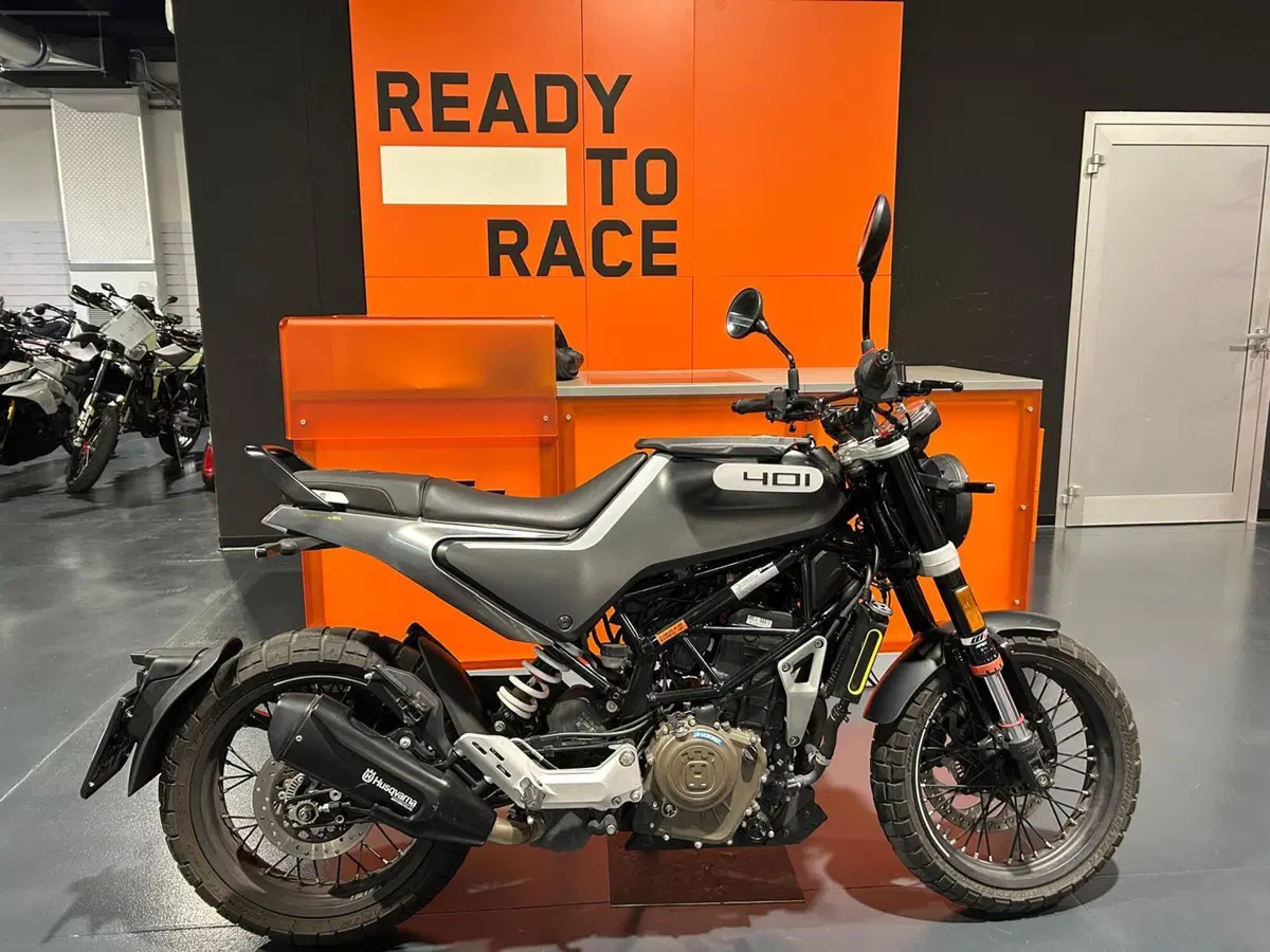 Husqvarna Svartpilen 401 (2021 - 23) (2)