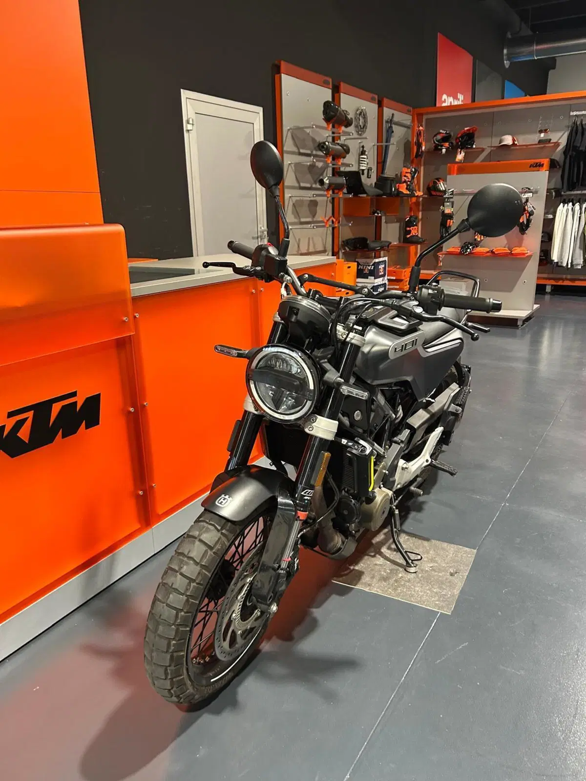 Husqvarna Svartpilen 401 (2021 - 23) (3)