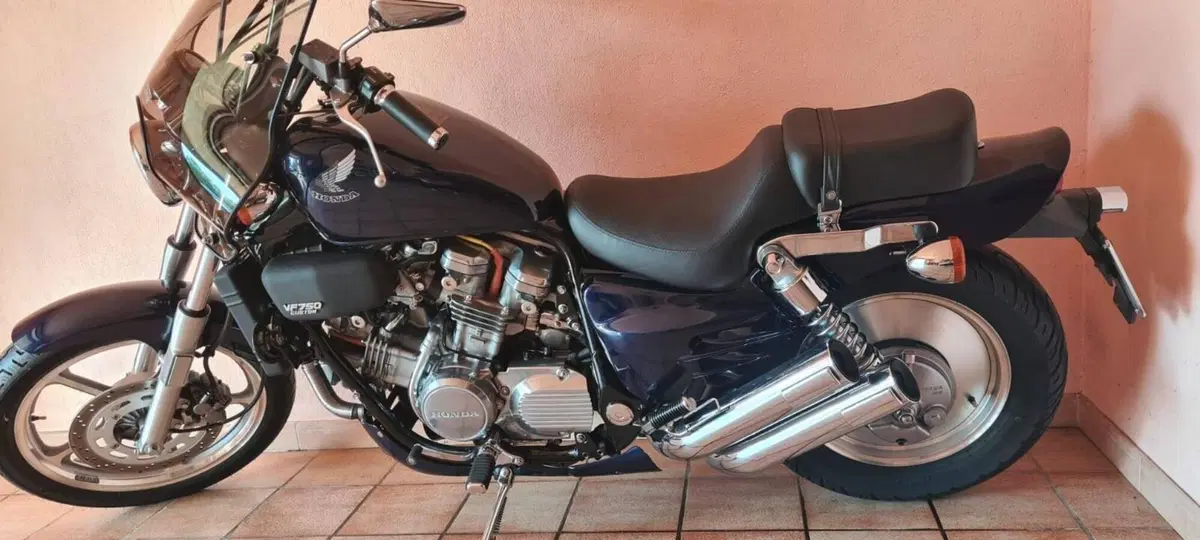 Honda VF 750 (4)