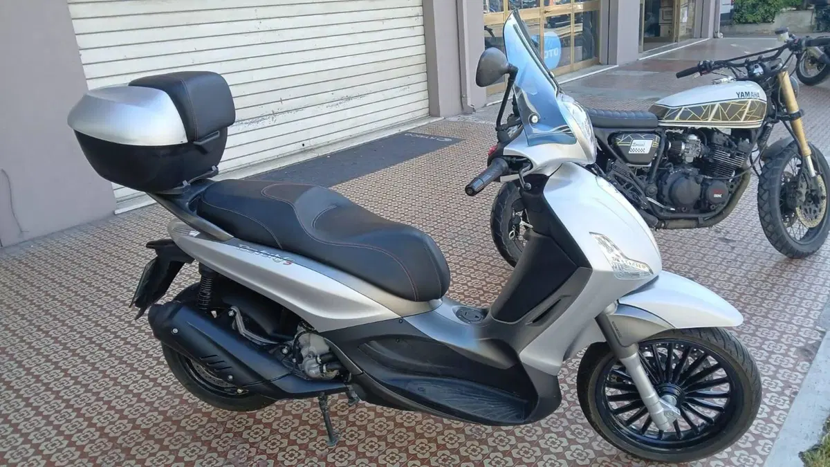 Piaggio Beverly 300 i.e. ABS-ASR (2016 - 20) (2)