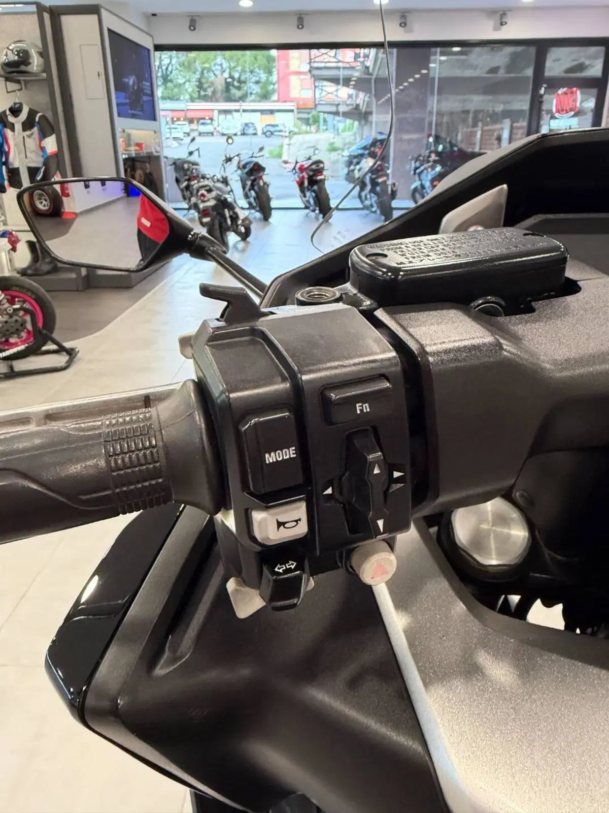 Honda Forza 750 DCT (2021 - 24) (9)