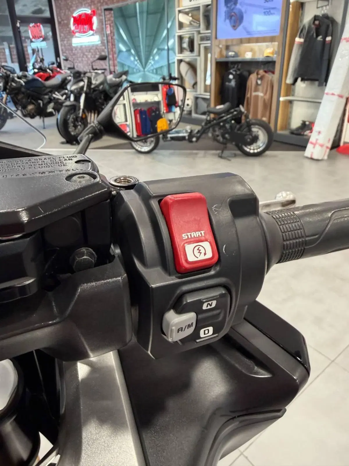 Honda Forza 750 DCT (2021 - 24) (10)