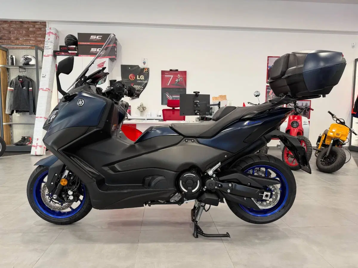 Yamaha T-Max 560 (2022 - 24) (3)