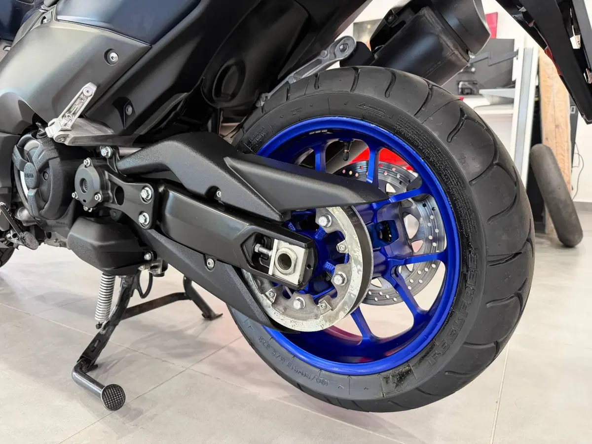 Yamaha T-Max 560 (2022 - 24) (11)