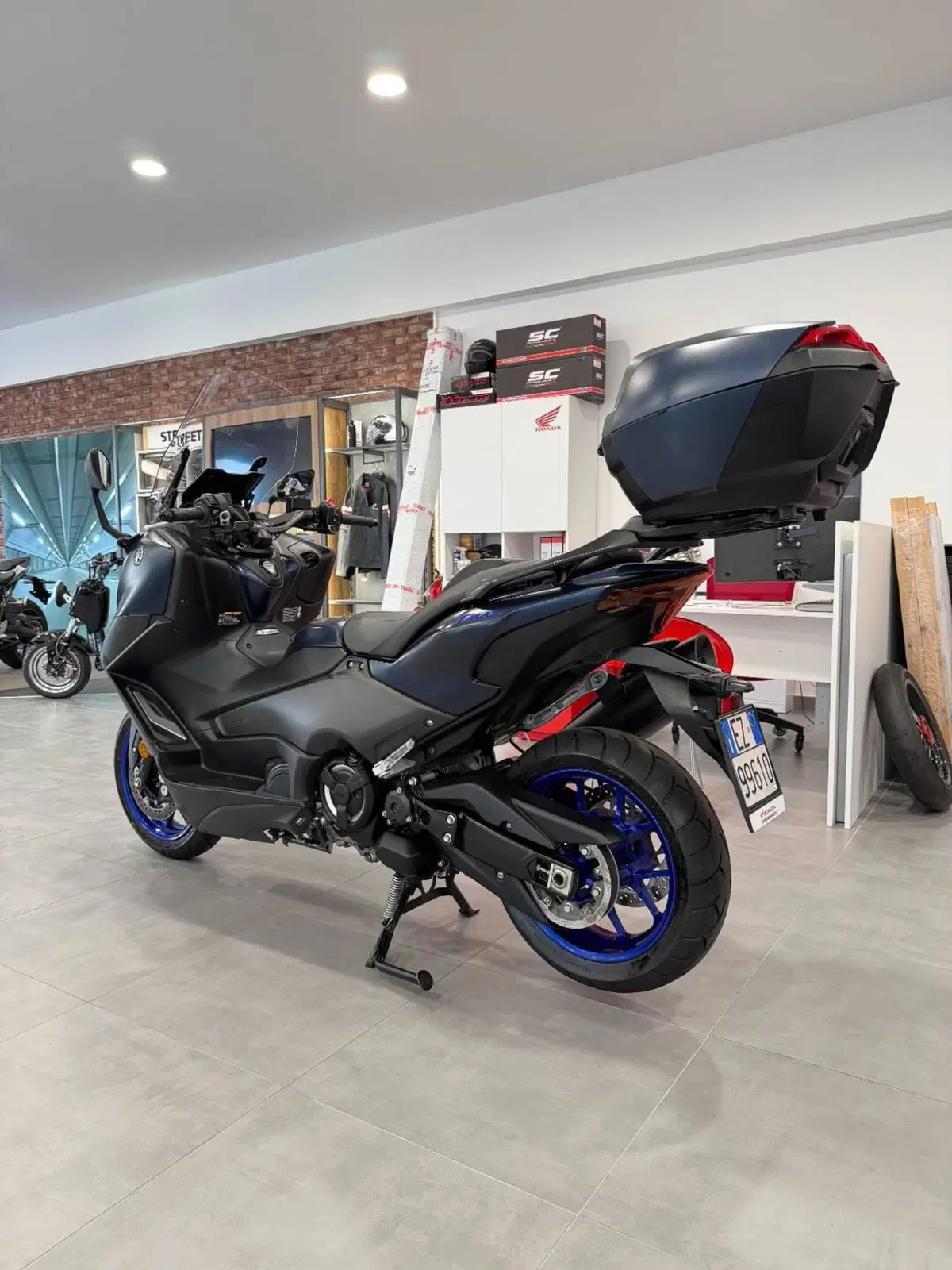 Yamaha T-Max 560 (2022 - 24) (4)