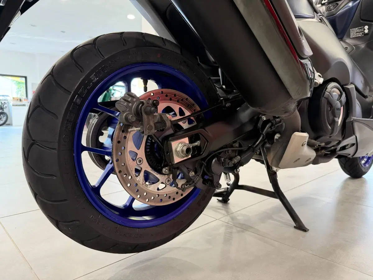 Yamaha T-Max 560 (2022 - 24) (12)