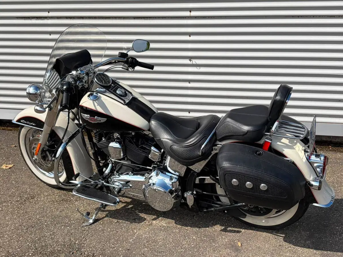Harley-Davidson 1585 Softail Deluxe (2011) - FLSTN (20)