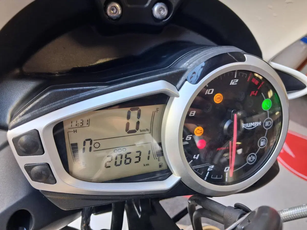 Triumph Street Triple ABS (2013 - 17) (4)