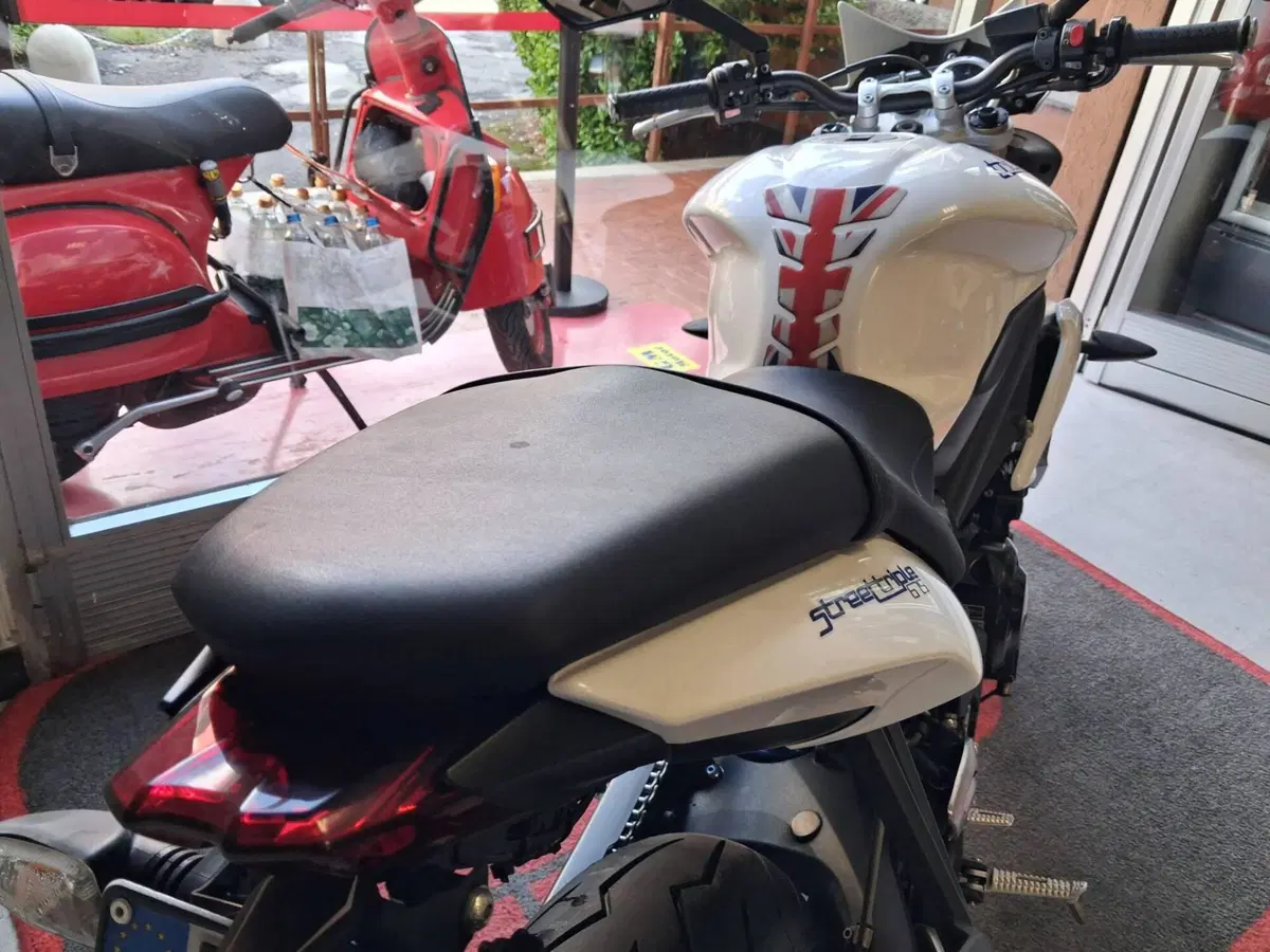 Triumph Street Triple ABS (2013 - 17) (7)