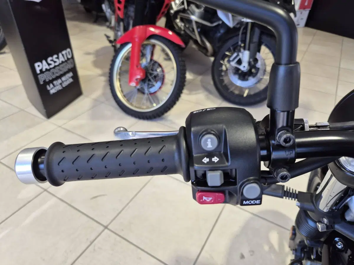Triumph Street Twin 900 (2019 - 20) (9)