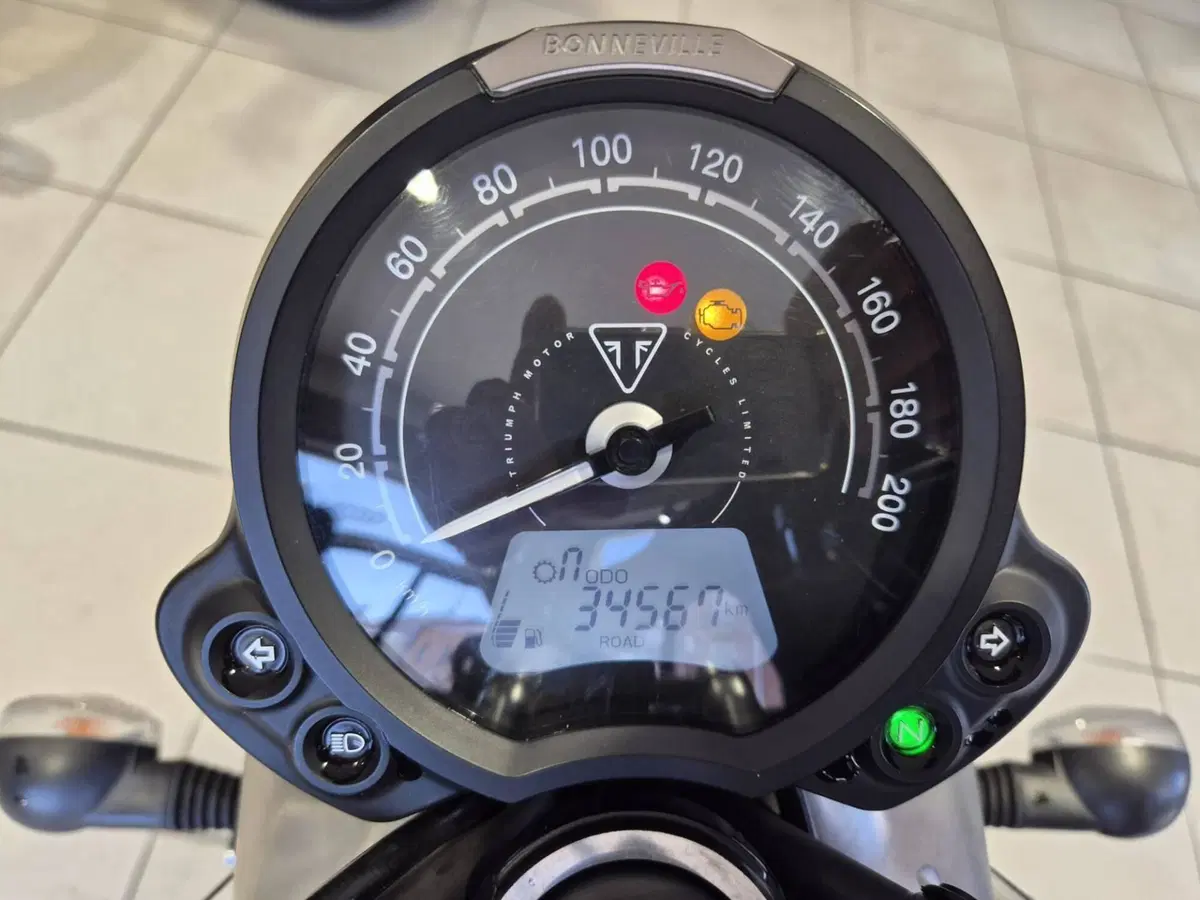 Triumph Street Twin 900 (2019 - 20) (4)