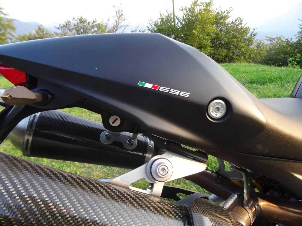 Ducati Monster 696 Plus (2007 - 14) (10)