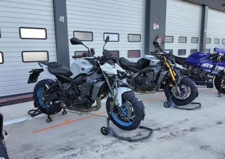 Yamaha MT-09 SP e Y-AMT a Misano: il cambio al manubrio è davvero il futuro della pista? [VIDEO]