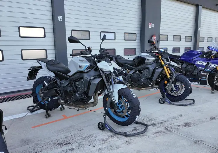Yamaha MT-09 SP e Y-AMT a Misano: il cambio al manubrio è davvero il futuro della pista? [VIDEO]