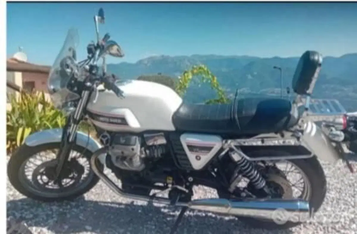 Moto Guzzi V7 Classic (2008 - 12) (2)