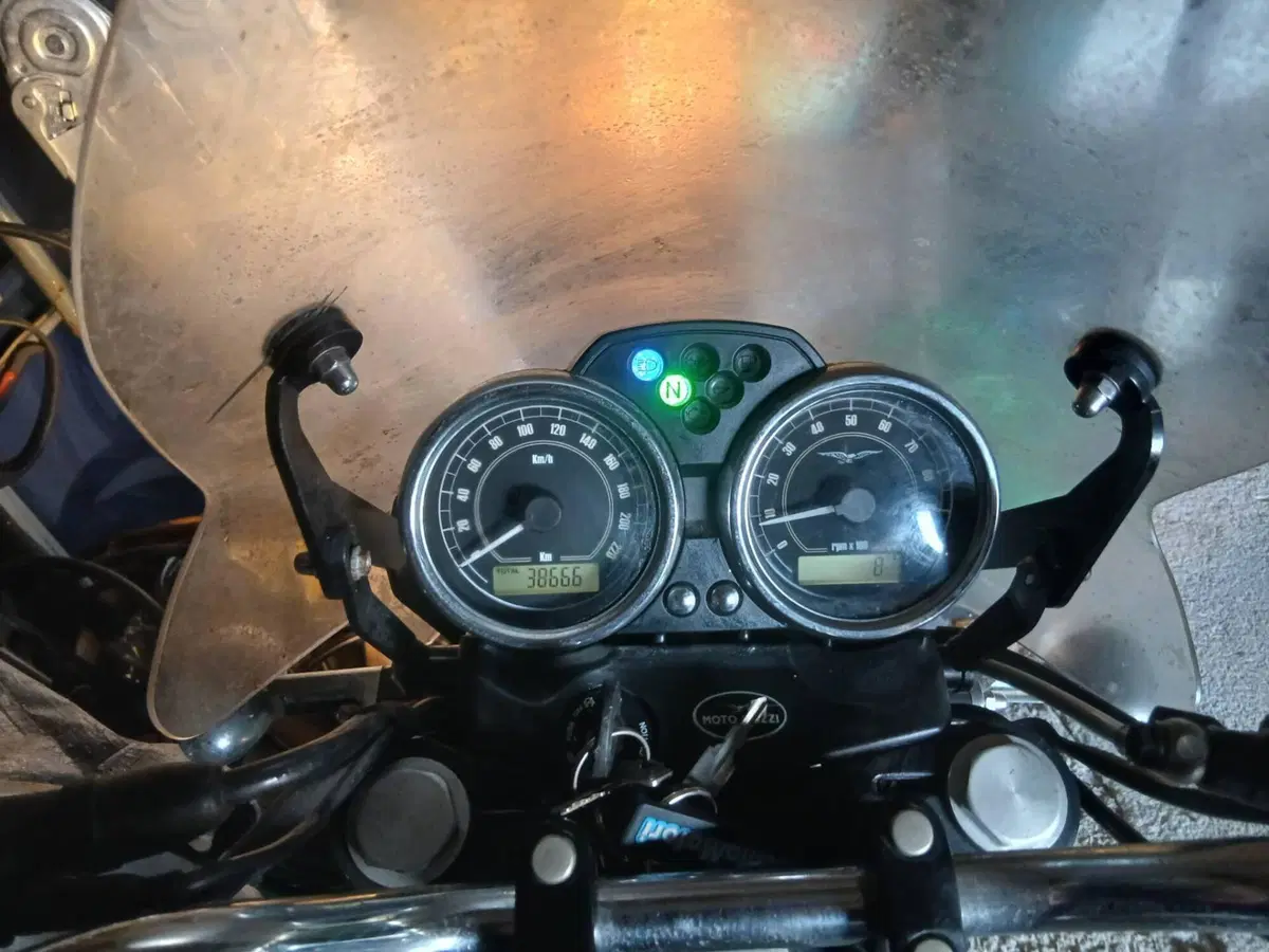 Moto Guzzi V7 Classic (2008 - 12) (3)