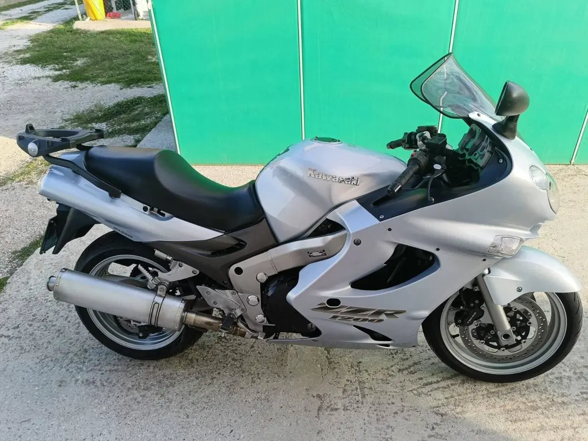 Kawasaki ZZR 1200 (2002 - 05) (2)