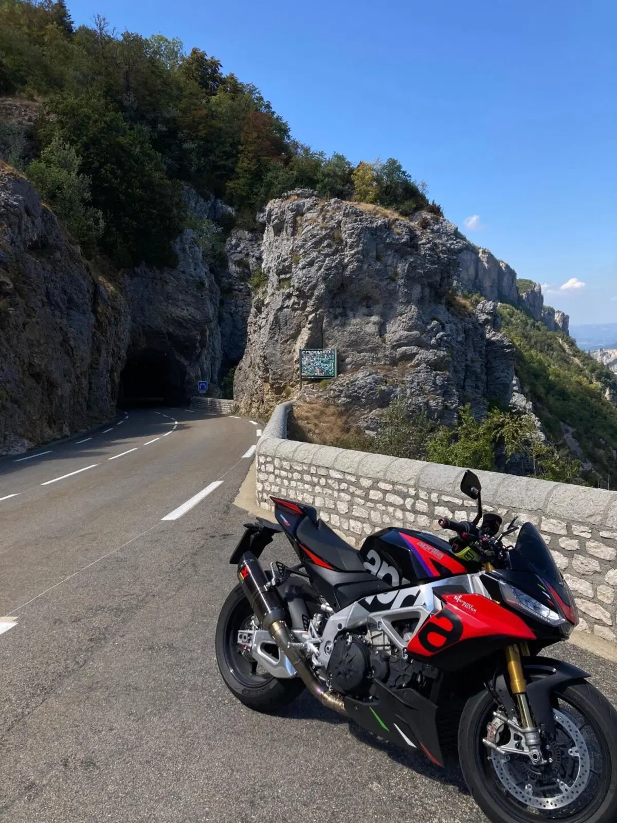 Aprilia Tuono V4 Factory (2021 - 24) (3)