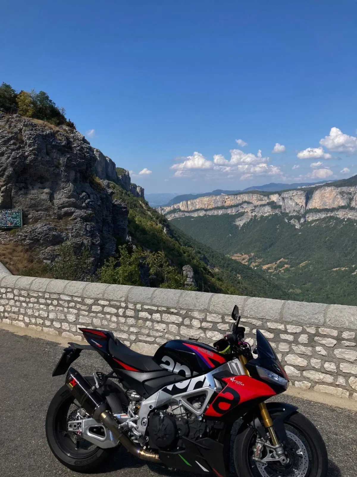 Aprilia Tuono V4 Factory (2021 - 24) (4)