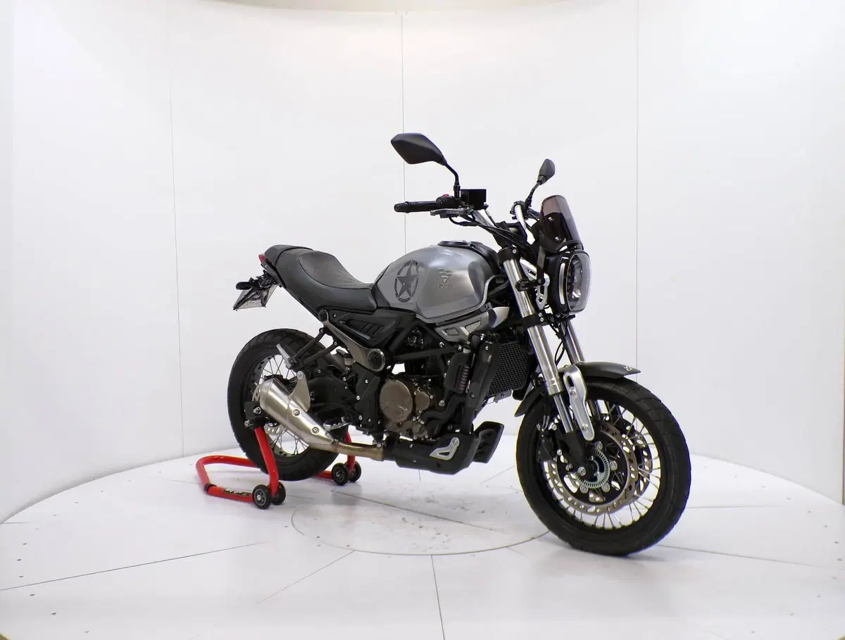 Voge Trofeo 300ACX Scrambler (2021 - 26) (2)