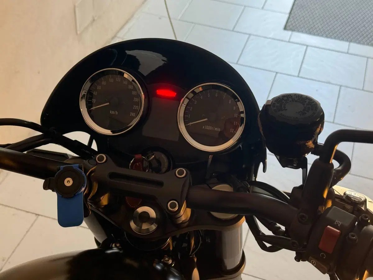 Kawasaki Z 900 RS (2018 - 20) (11)