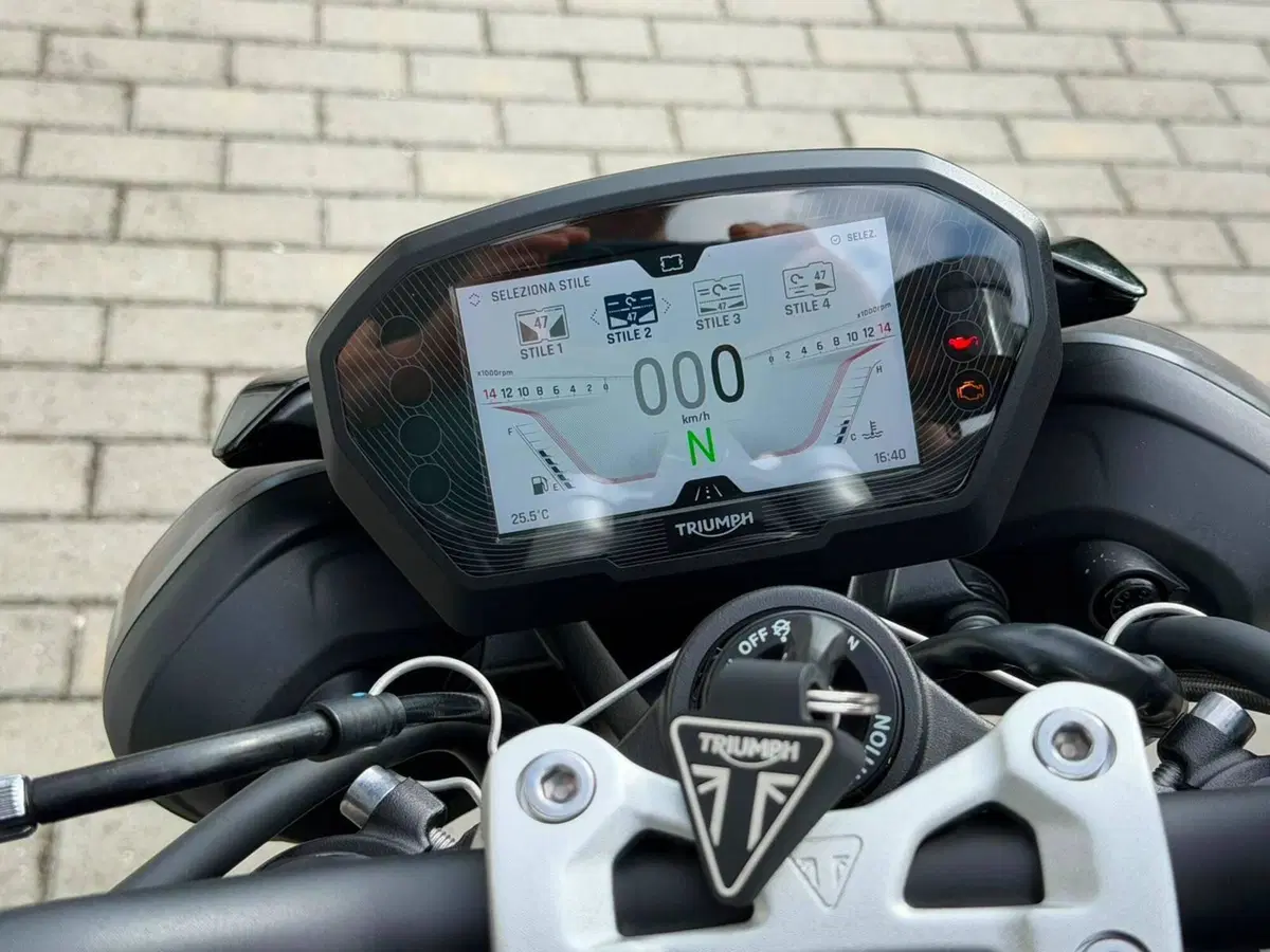 Triumph Street Triple 765 RS (2023 - 26) (9)