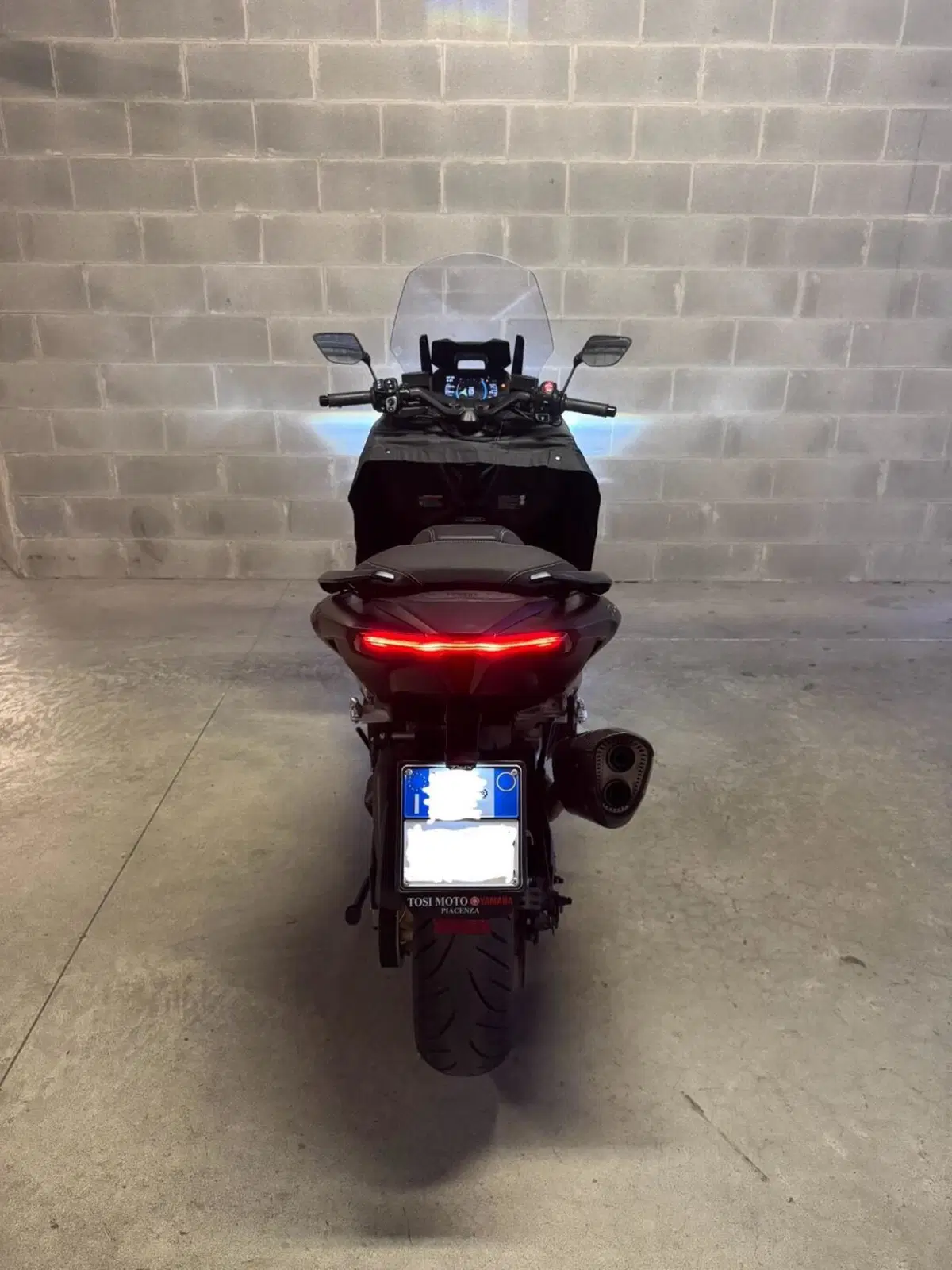 Yamaha T-Max 560 Tech Max (2022 - 24) (12)