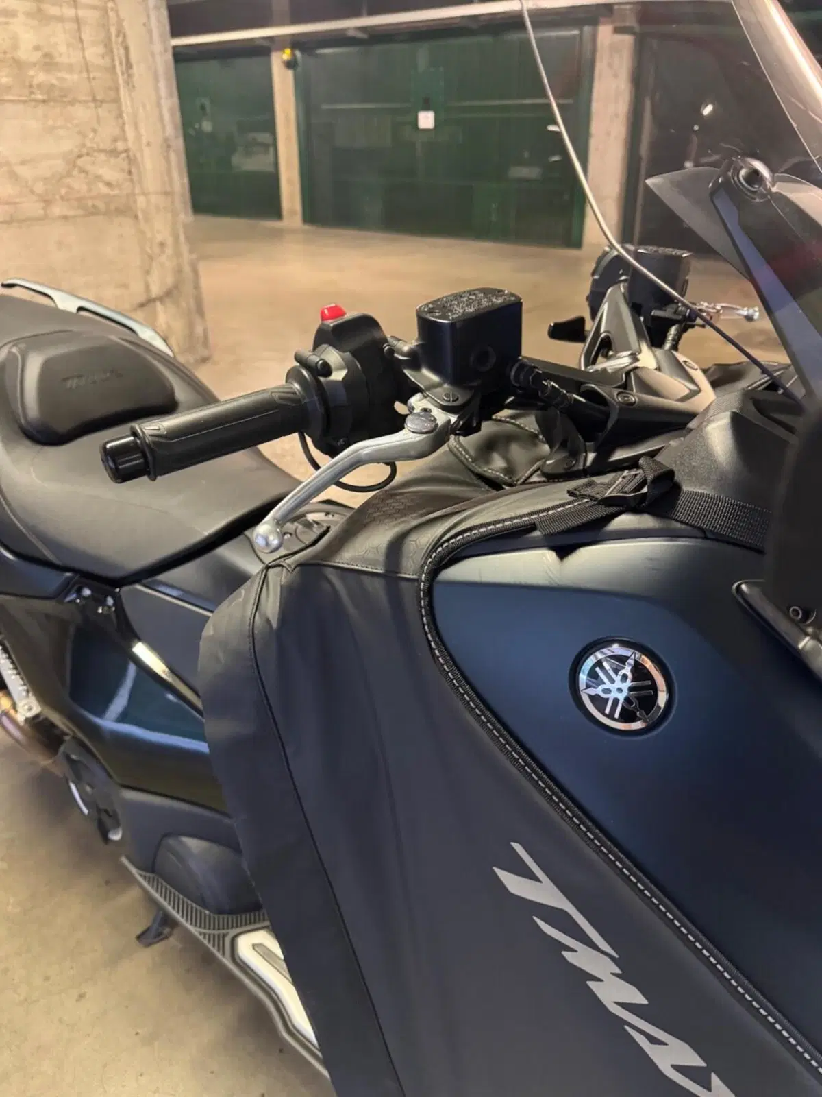 Yamaha T-Max 560 Tech Max (2022 - 24) (17)