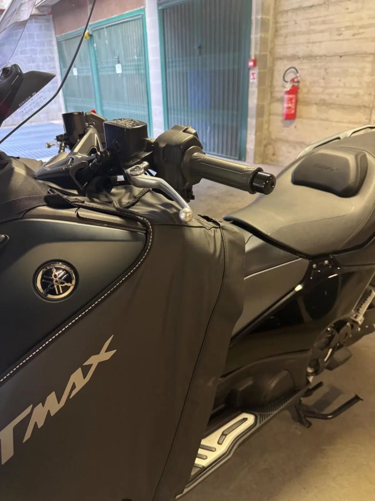 Yamaha T-Max 560 Tech Max (2022 - 24) (18)