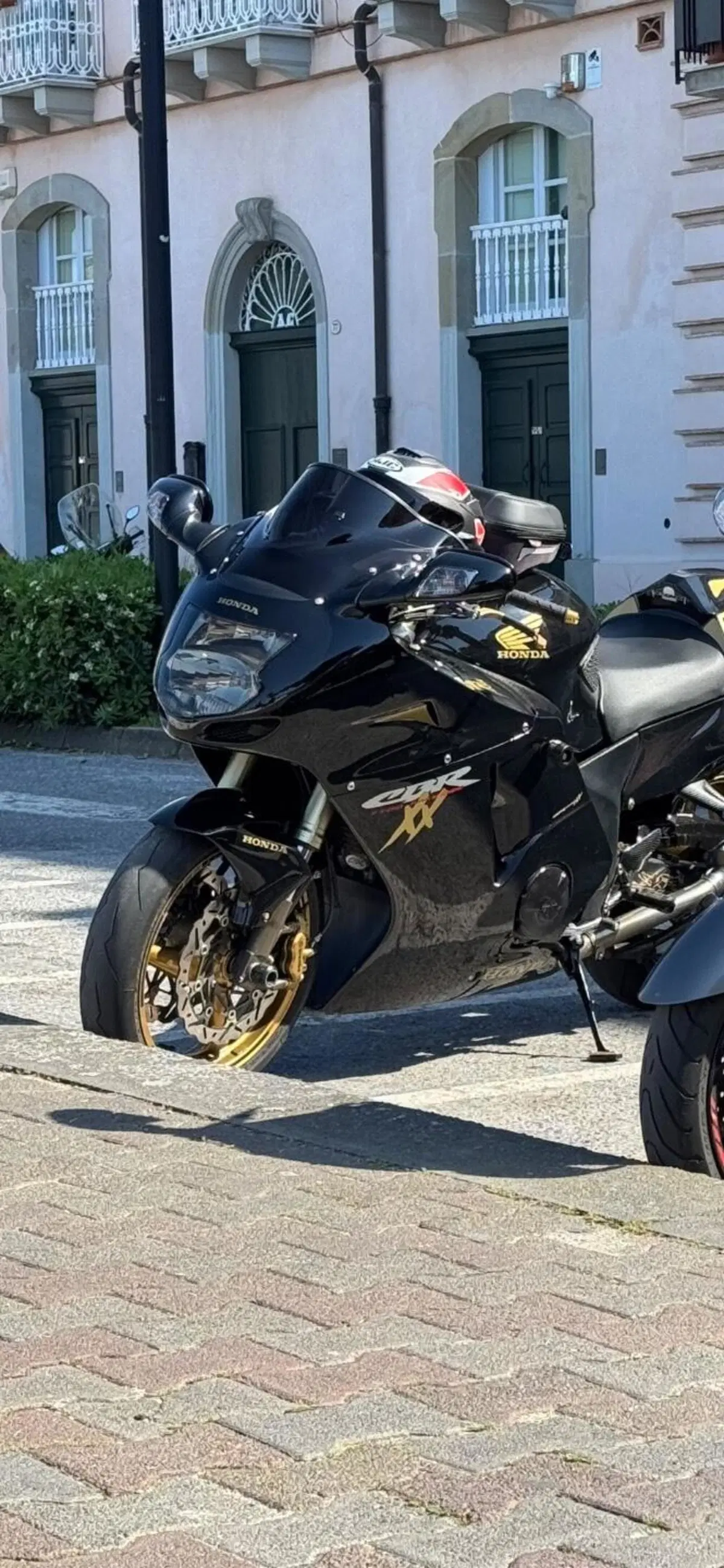 Honda CBR 1100 XX Superblackbird (1996 - 98) (2)