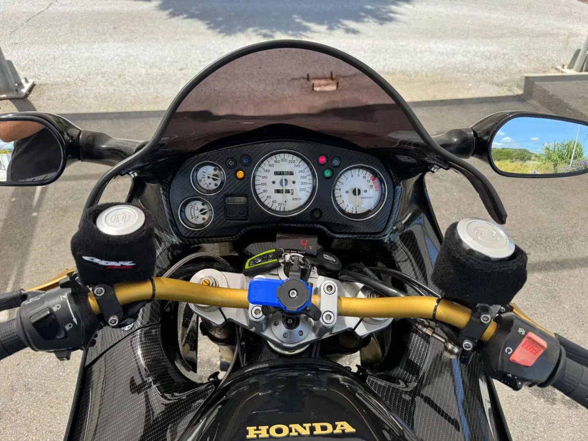Honda CBR 1100 XX Superblackbird (1996 - 98) (9)