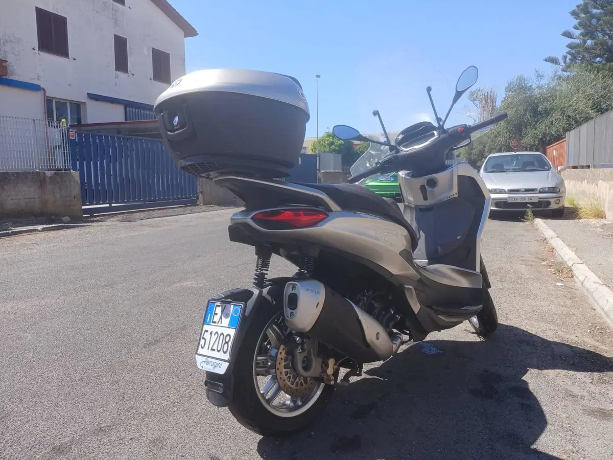 Piaggio Beverly 300 Hpe (2021)