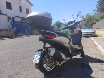Piaggio Beverly 300 Hpe (2021) usata