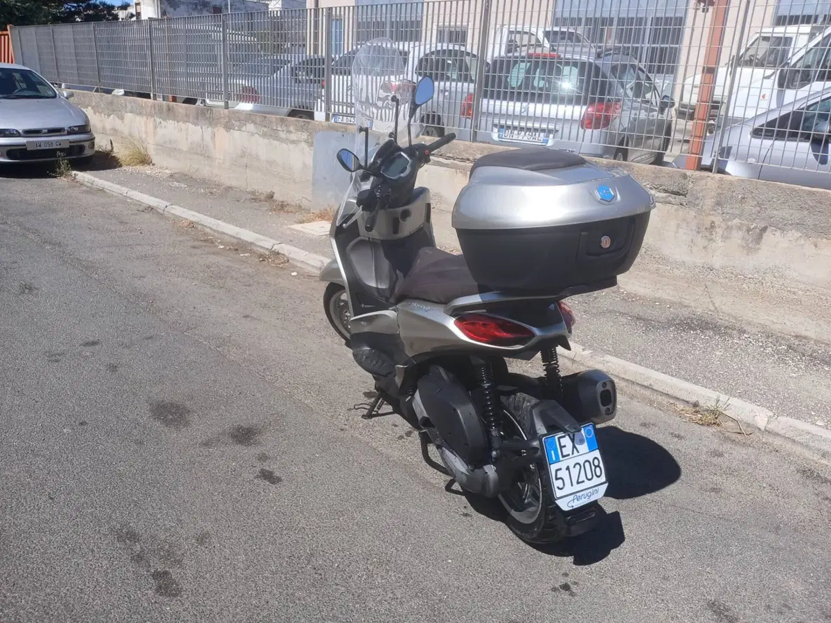 Piaggio Beverly 300 Hpe (2021) (3)
