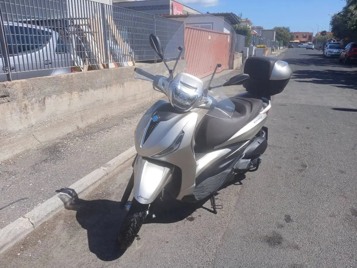 Piaggio Beverly 300 Hpe (2021) (4)