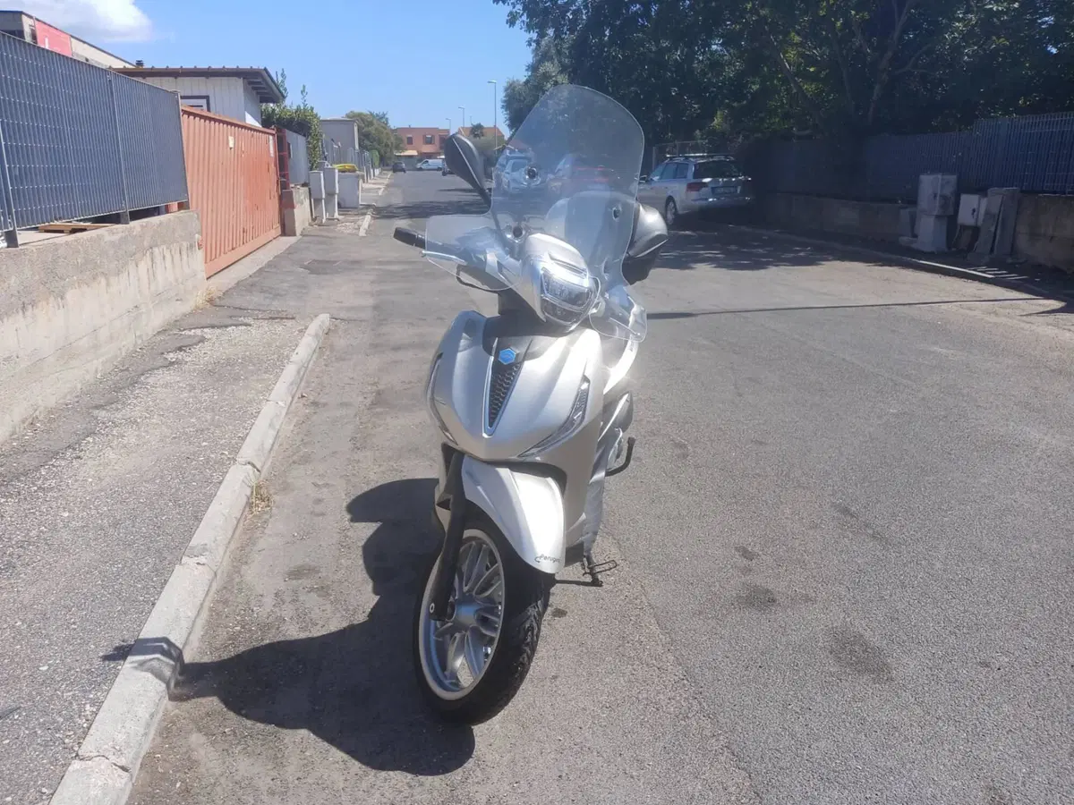 Piaggio Beverly 300 Hpe (2021) (5)