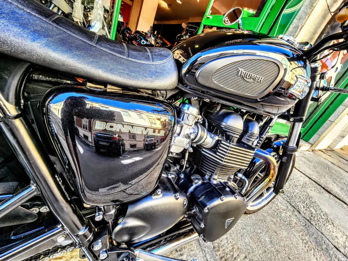 Triumph Bonneville SE (2009 - 13) (9)