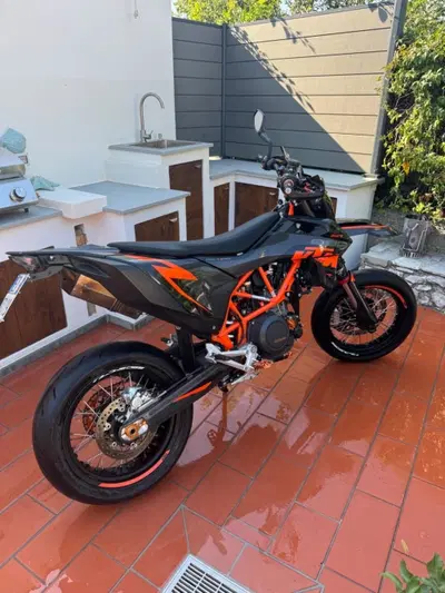 KTM 690 SMC R (2021 - 22) usata