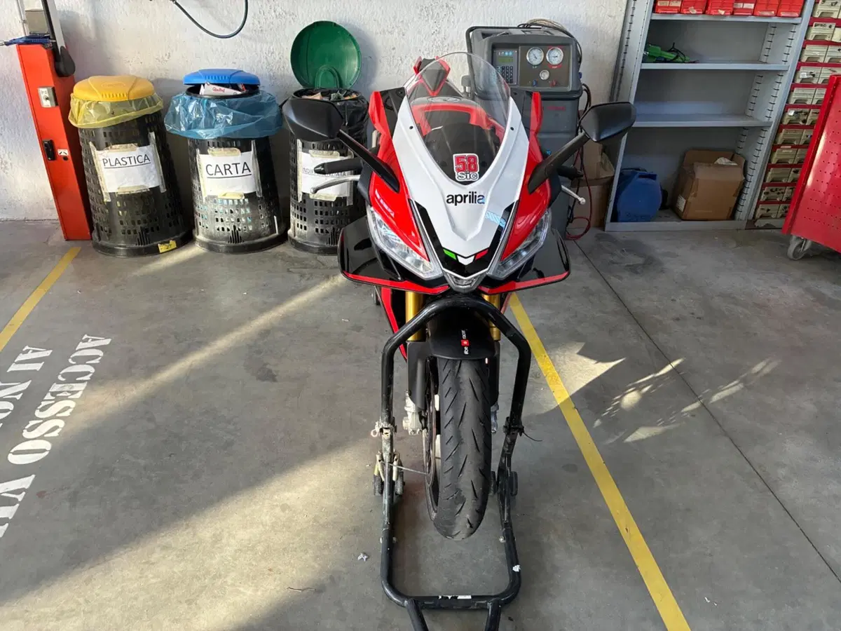 Aprilia RSV4 1100 Factory (2021 - 24) (3)