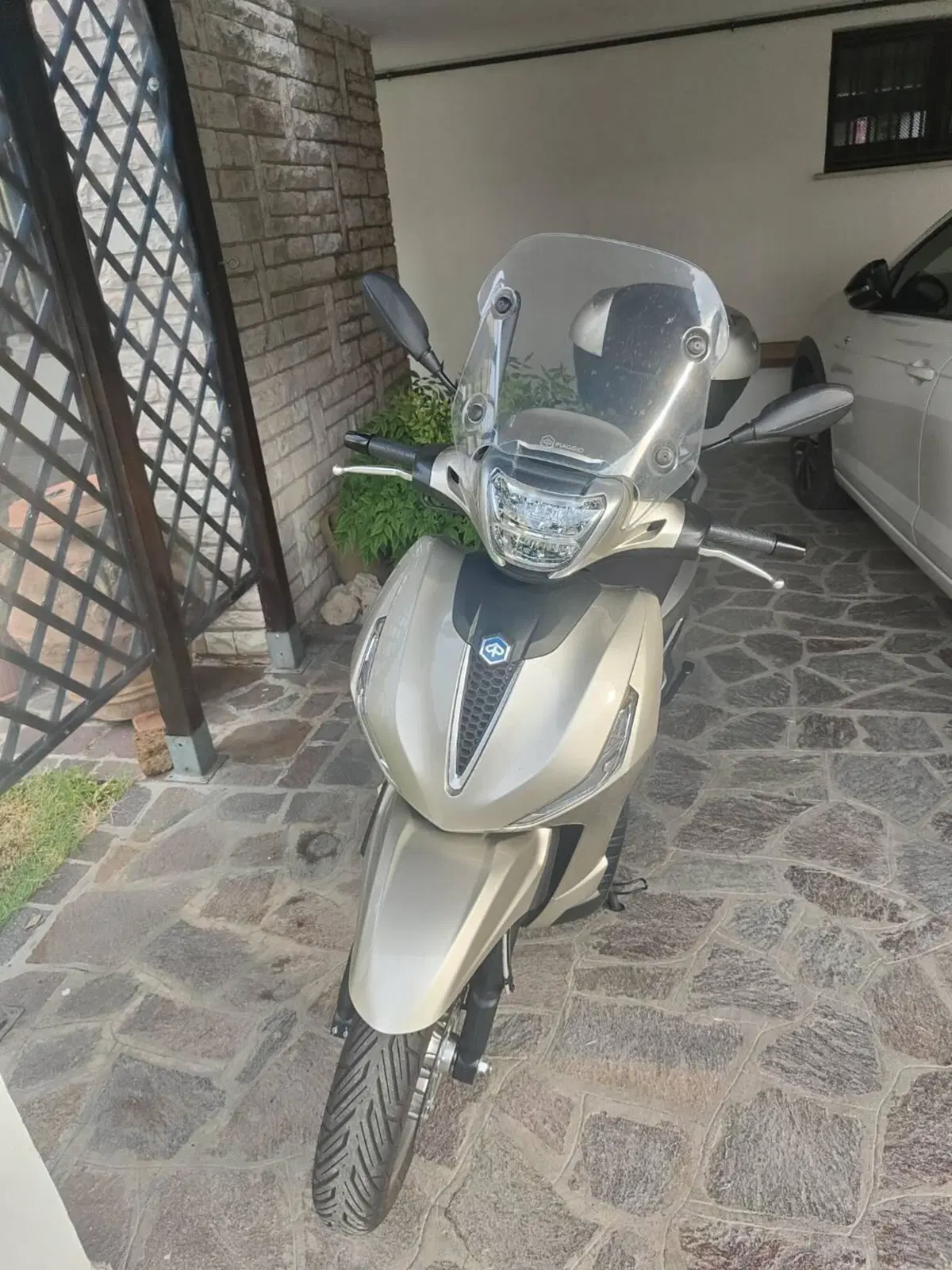 Piaggio Beverly 400 (2025 - 26) (2)