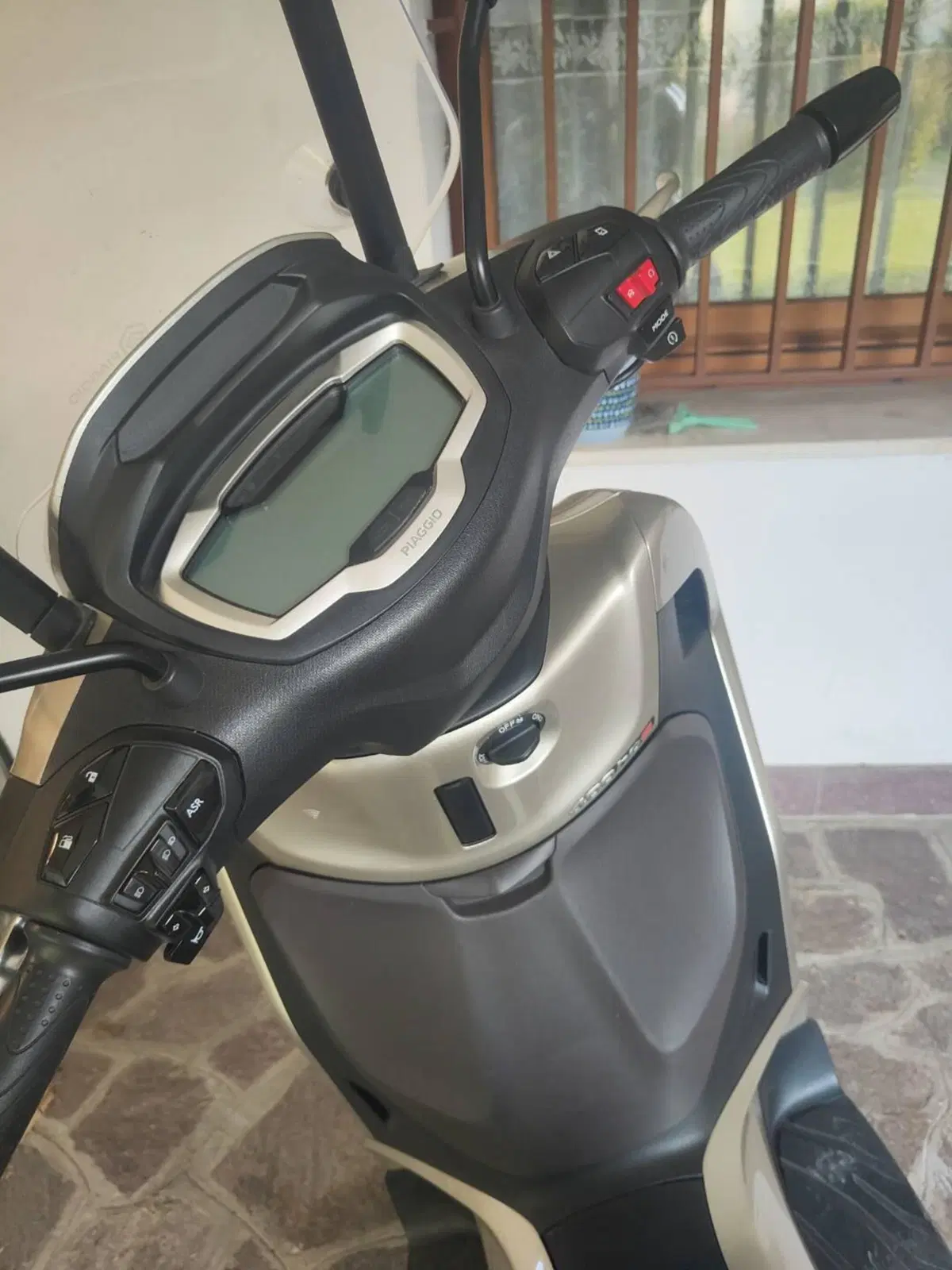 Piaggio Beverly 400 (2025 - 26) (4)