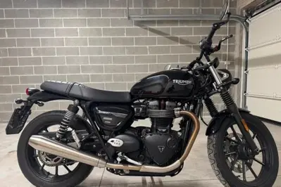 Triumph Street Twin 900 (2021 - 22) usata